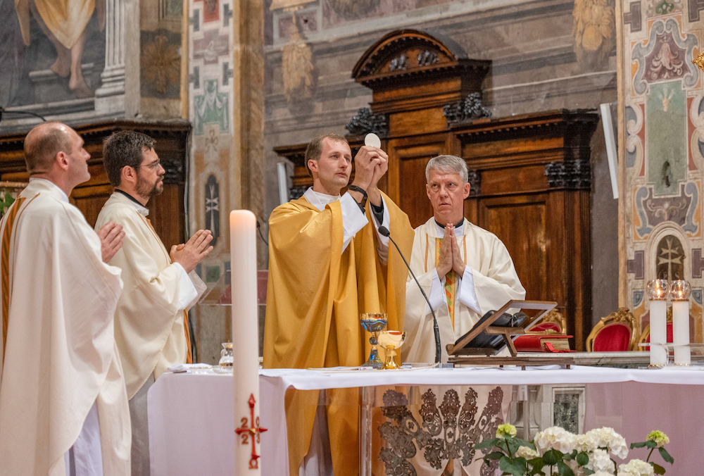 Primizmesse von P. Johannes Paulo Jäger LC in Santo Spirito in Sassia